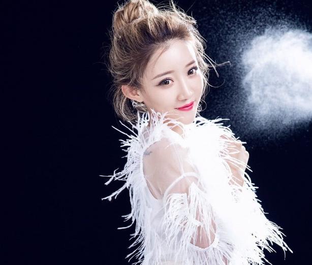 快手网红到底有多土豪?小伊伊赚得盆满钵满,看家里装修就知道了