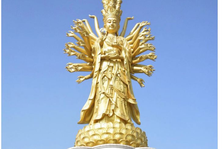 世界最大千手观音像高9919米周身三层镀金能抗8级地震