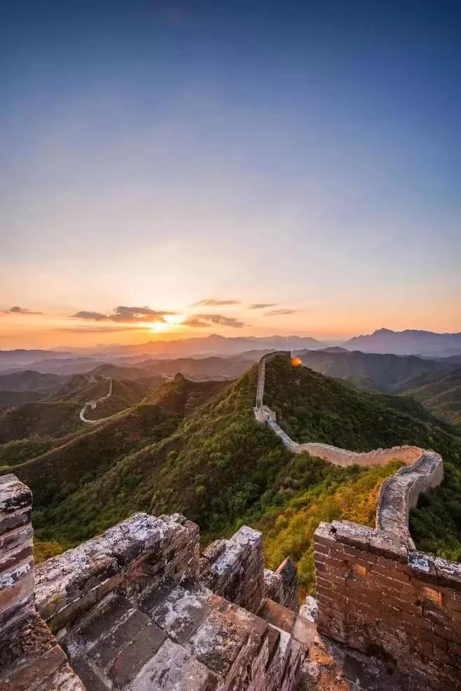 万里长城气势磅礴可惜我们都未见过全貌