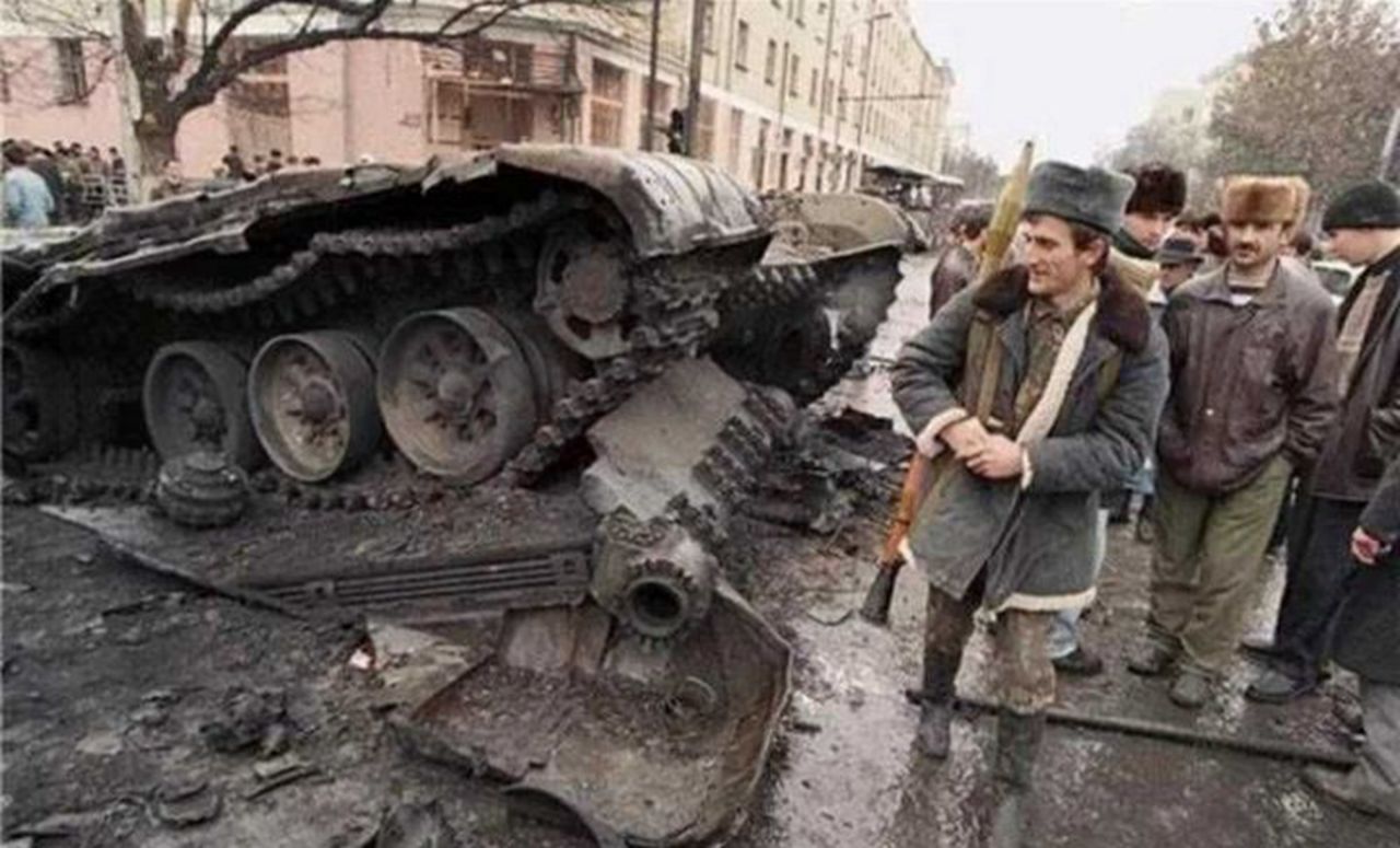 地将拥有50多辆俄军坦克,装甲车的反对派军队,引诱进入格罗兹尼城腹地