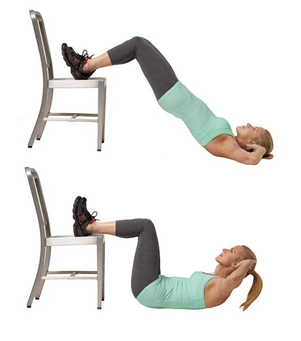 塑造臀部训练,在训练中可以利用哑铃或弹力带等健身器械帮助自己完成