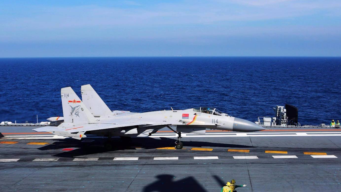 目前网上普遍认为中国下一代舰载机将会是歼-20舰载版与歼-31的完成版