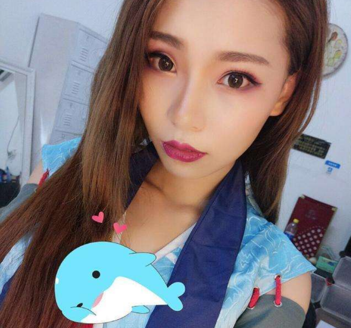 lol笑笑前妻成电竞李小璐酷爱做头发长达12小时要穿特殊衣裙