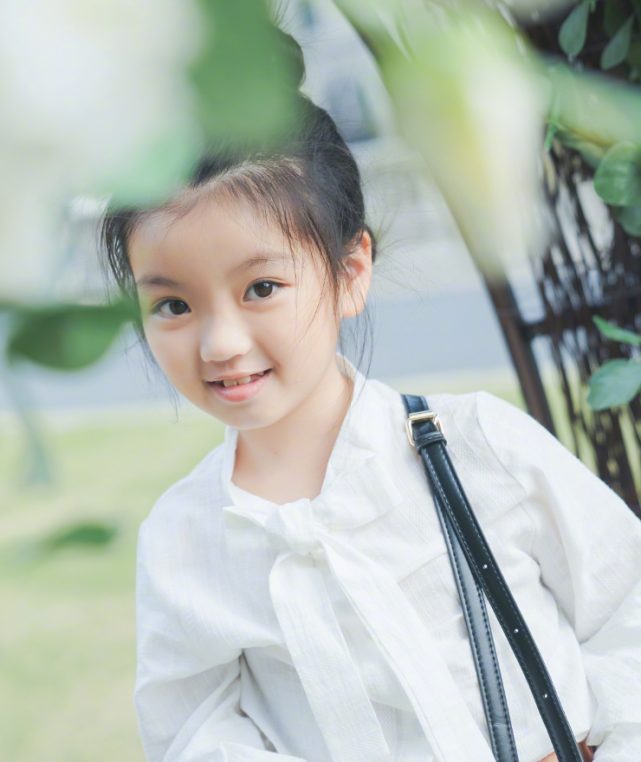 本以为阿拉蕾会长残,8岁近照曝光后,却是"美得认不出"|阿拉蕾|崔雅涵