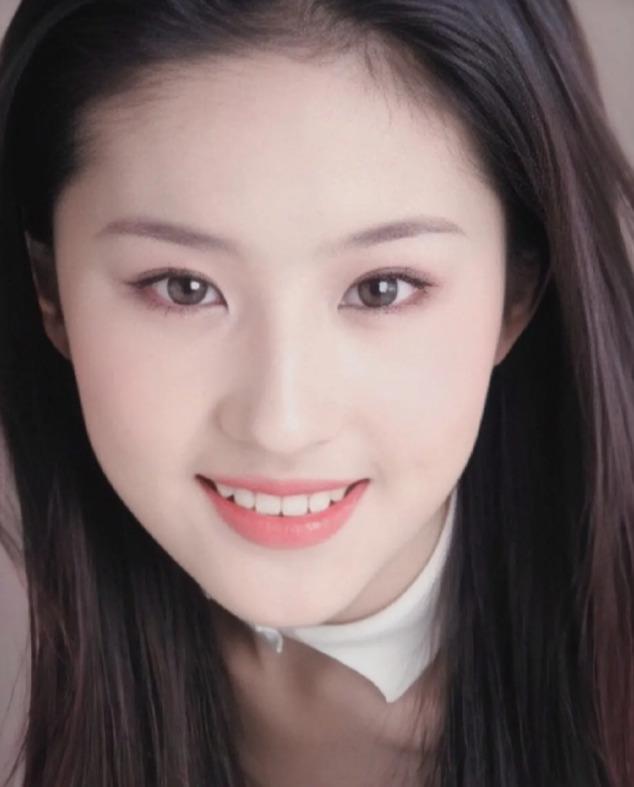 刘亦菲早年最让我惊艳的一张照片,不是小龙女,而是这个时期拍摄的一张