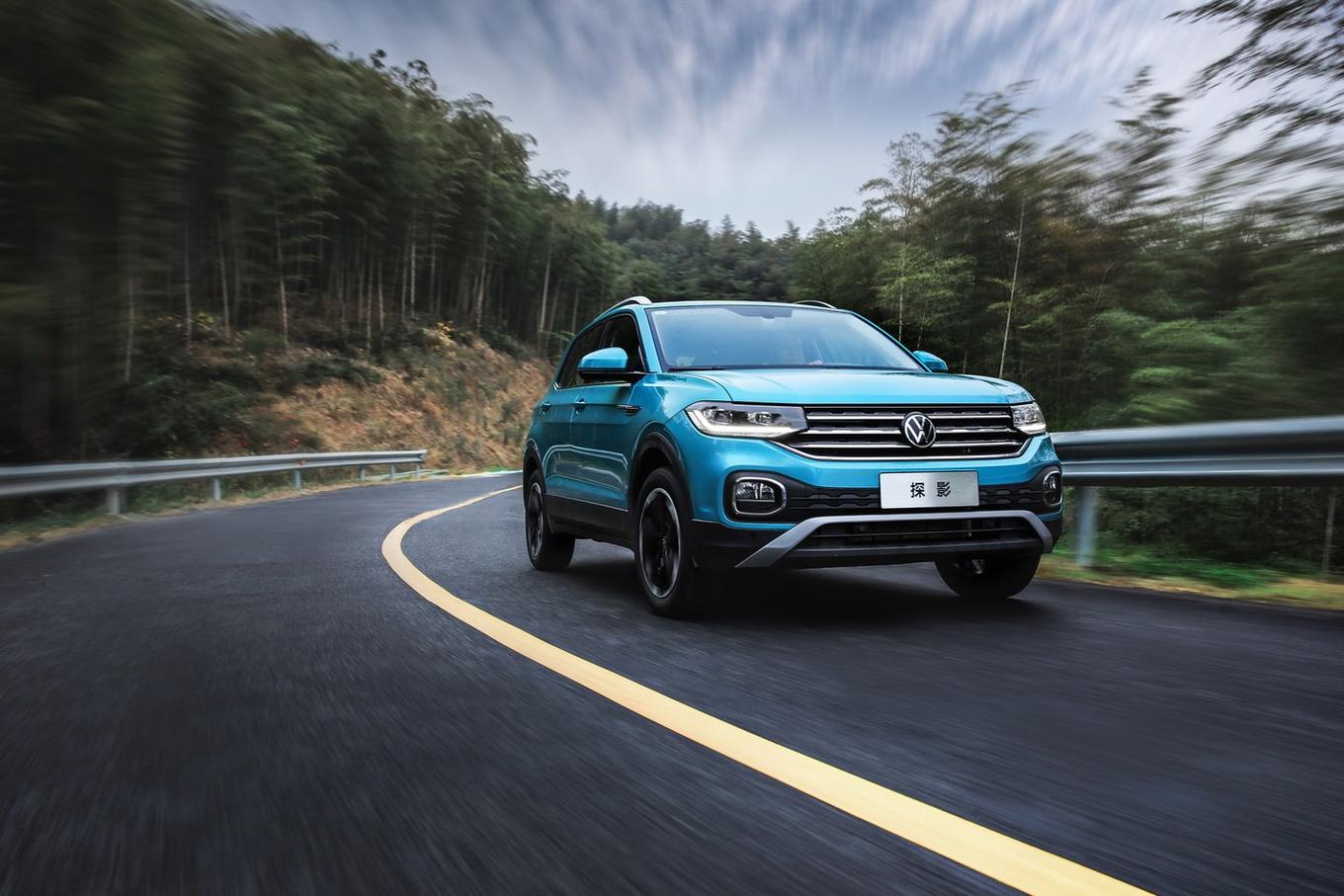 不像漂亮的外形,探影底盘的道路表现在预料之中,调