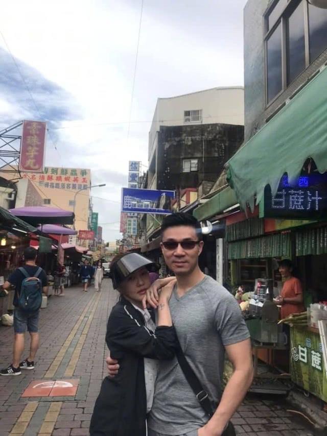 许雅钧亲自为老婆染发宠妻十足,小S晒照秀恩爱却暴露超高发际线