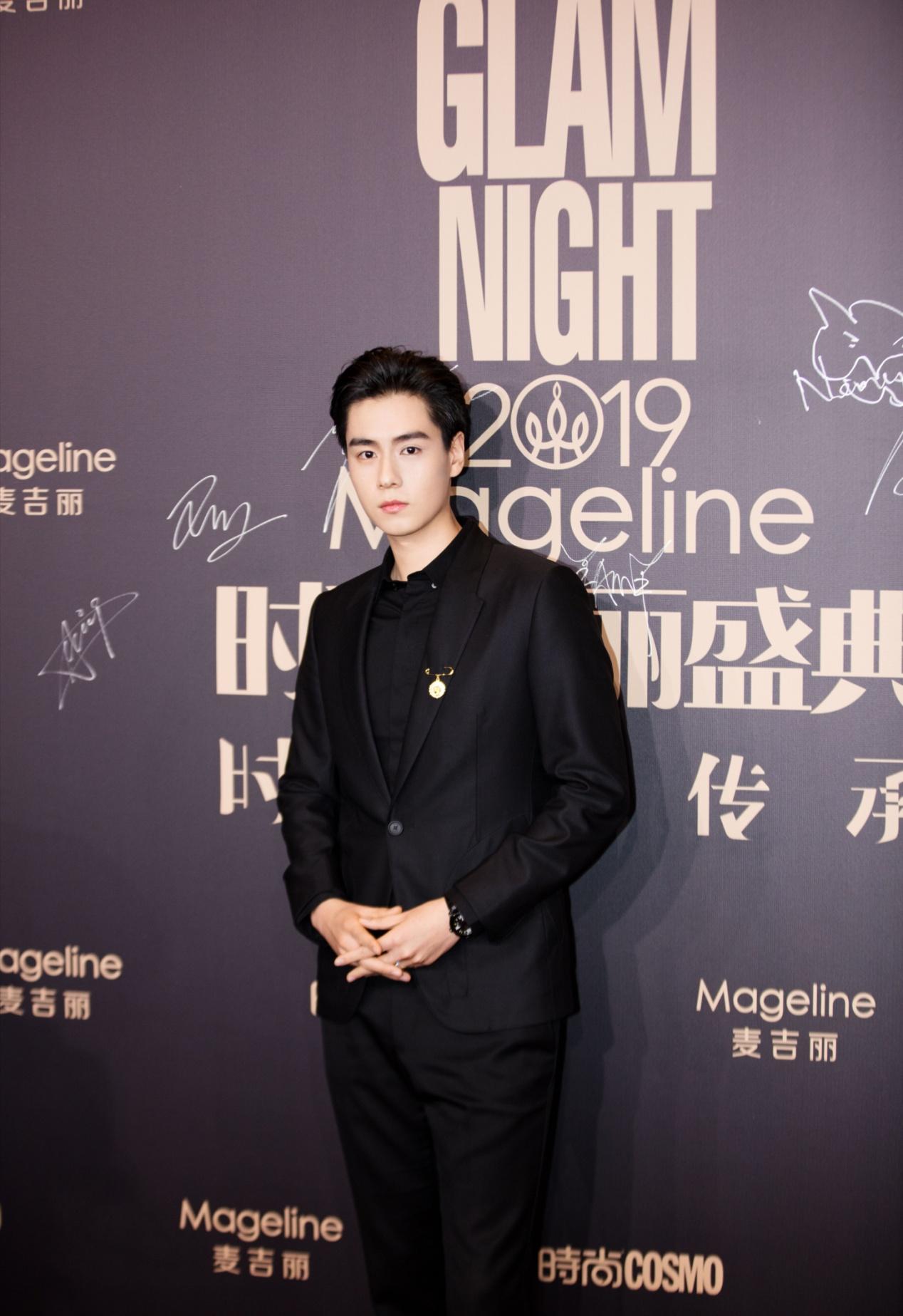 胡一天小分头太帅气,有颜身材好穿什么都好看,这小伙未来可期