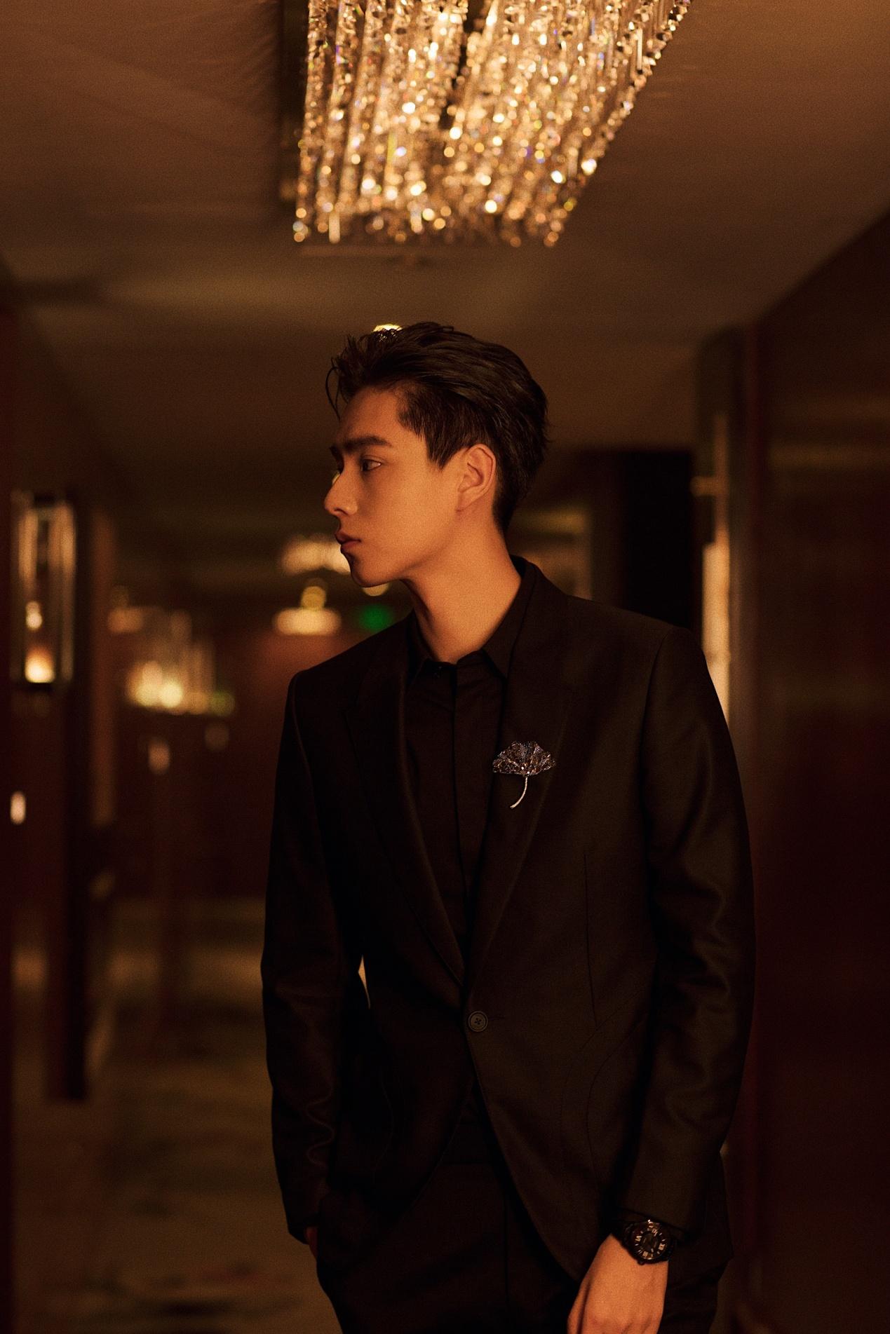 胡一天小分头太帅气,有颜身材好穿什么都好看,这小伙未来可期