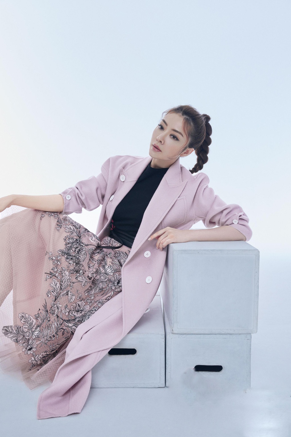 熊黛林新写真照曝光,6套造型韵味十足,简直不像有俩娃的女人!