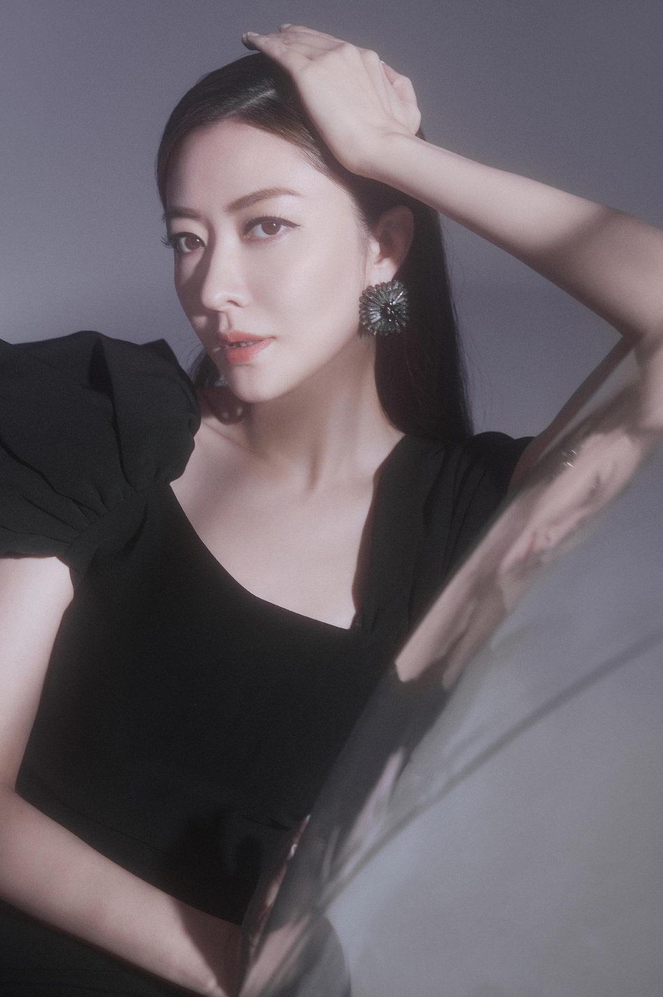 熊黛林新写真照曝光,6套造型韵味十足,简直不像有俩娃的女人!