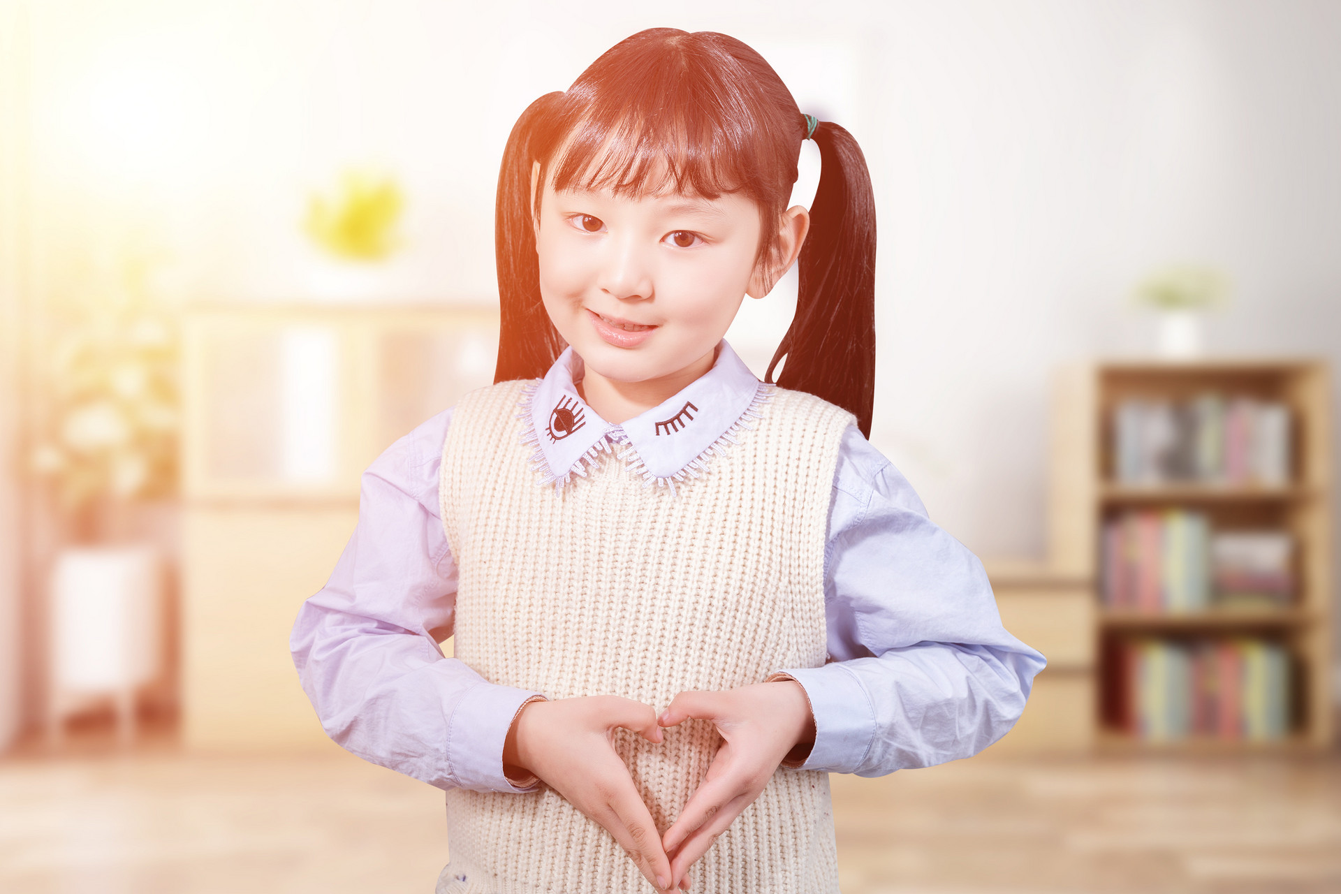 家长坚持给5岁女儿变脸,孩子大喊我害怕,妈妈:忍忍就过去了