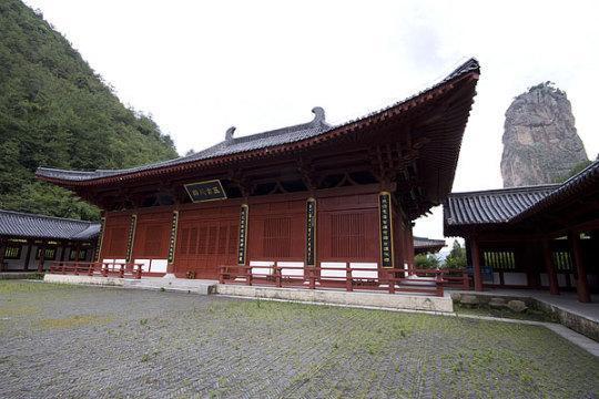 黄龙寺,栖真寺,妙庭观,缙云堂,南宫寺,乌伤侯庙,独峰书院等人文古建筑
