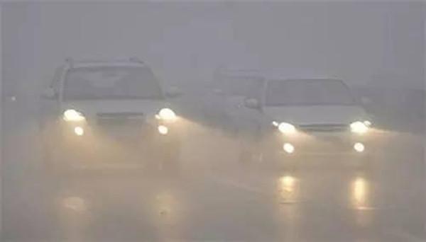 高速上遇到“杀手”团雾，记住这三点，关键时刻能救命