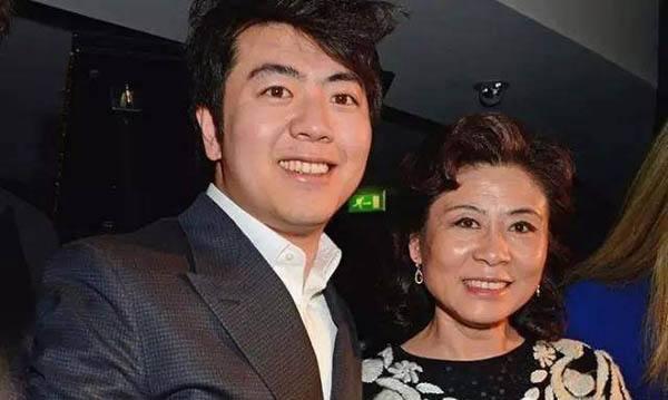 吉娜开心为婆婆庆生,郎朗妈妈罕见出镜,年轻时应该比吉娜还漂亮