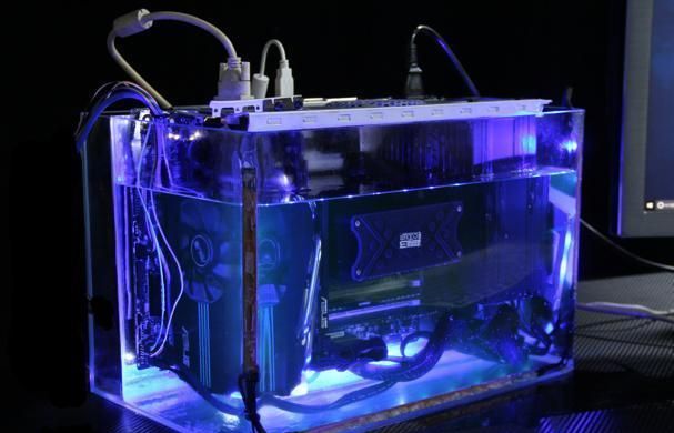 万元主机弱爆了我用80元买的鱼缸打造0噪音电脑气势完全不输