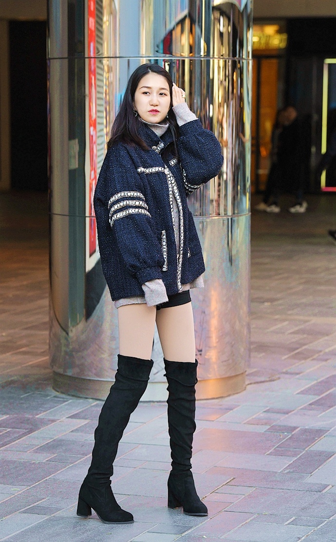 街拍:冬靴,她们首选过膝高度的|过膝靴|美女|高筒_新浪新闻