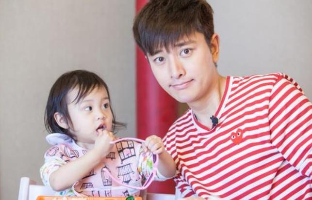 贾乃亮帮员工清空购物车,结果遭吐槽,称做得微不足道