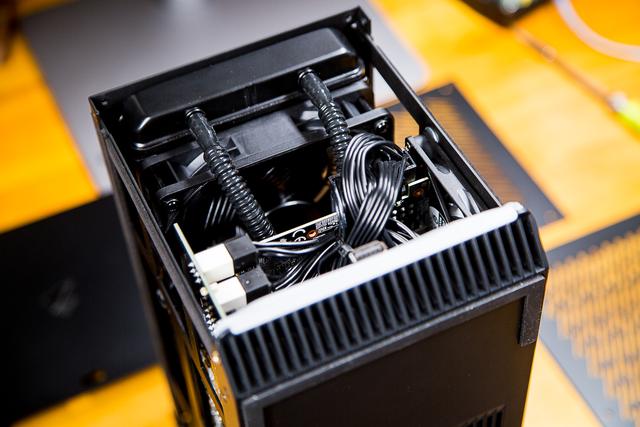 顶级雷电3显卡扩展坞:技嘉 rtx2080ti gaming box测评