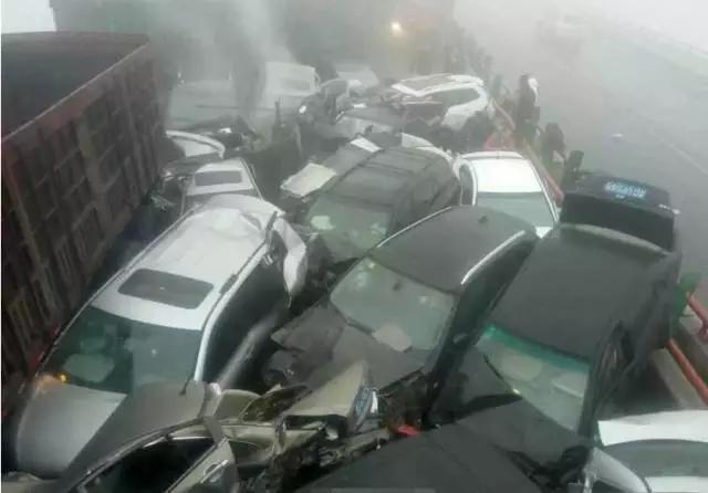 高速上遇到“杀手”团雾，记住这三点，关键时刻能救命