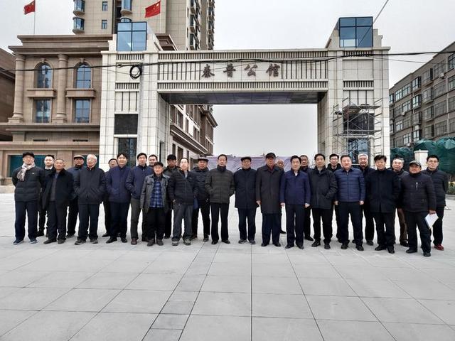 陕西省合阳县副县长李宏武组织老干部视察秦晋大酒店建设工程