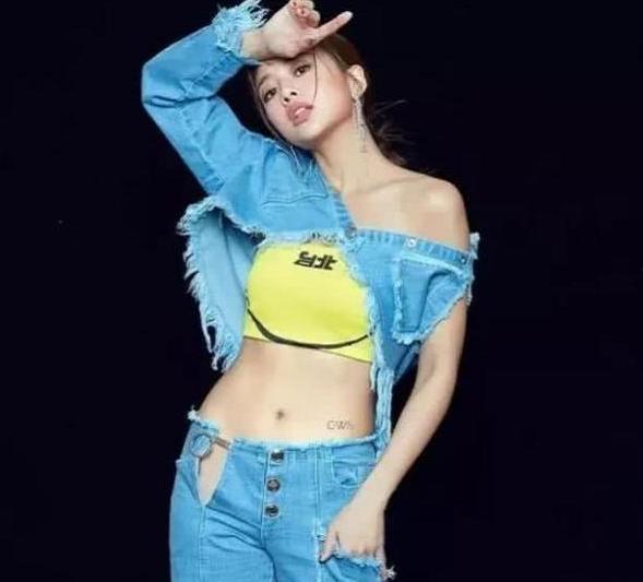 有种"狂野"叫减肥后的张靓颖,把牛仔衣撕成两半,马甲线真好看
