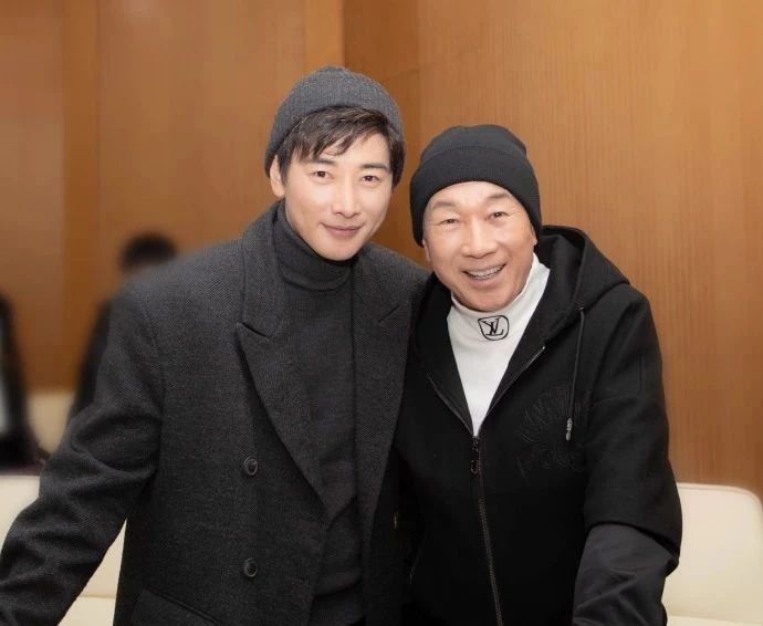 还记得《篱笆·女人和狗》的铜锁吗?如今与罗晋搭档演老翁