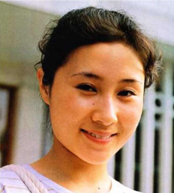 就像丁岚,最开始的时候没有和李连杰走到一起,但是她没有放弃追求自己