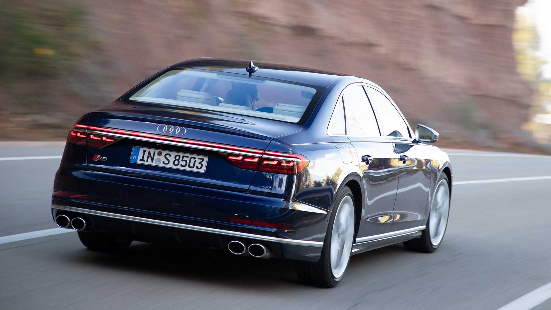 但是要知道帕拉梅拉中的双涡轮发动机其调校可是比不上奥迪s8的,后者