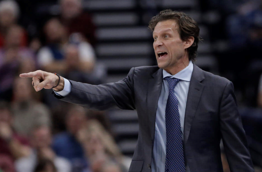 斯奈德:我认为球队防守做得不错,这是一场很棒的胜利