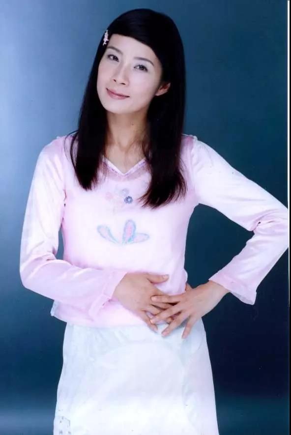 她比肩刘雪华陈德容,出道即搭戏刘德华,40岁突然消失娱乐圈