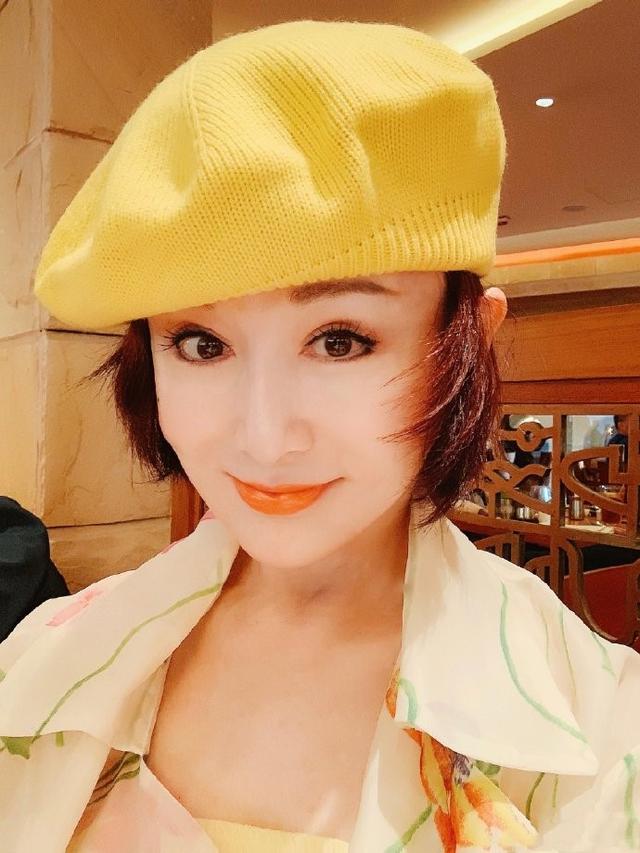 她红过刘晓庆,美过范冰冰,却被陈鸿烈抛弃,如今72岁无儿无女