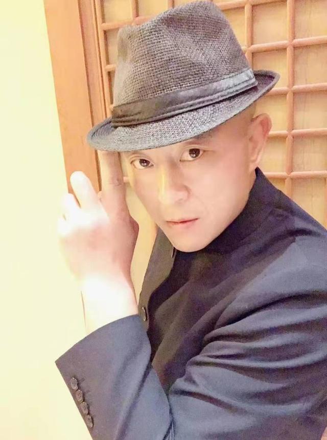 红配绿搭配太迷人,儿子帅气与老爸形象大不同|乡村爱情|刘小光|赵四