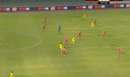 有一说一!张玉宁这马赛回旋耍得很漂亮,但把球分边不是更好吗?
