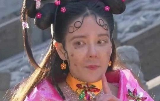 还记得《活佛济公》的庄红杏吗?如今穿上吊带,美到认不出!