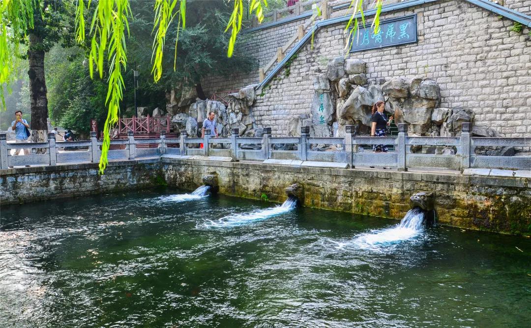 黑虎泉是先有虎头还是先有泉,你知道吗?