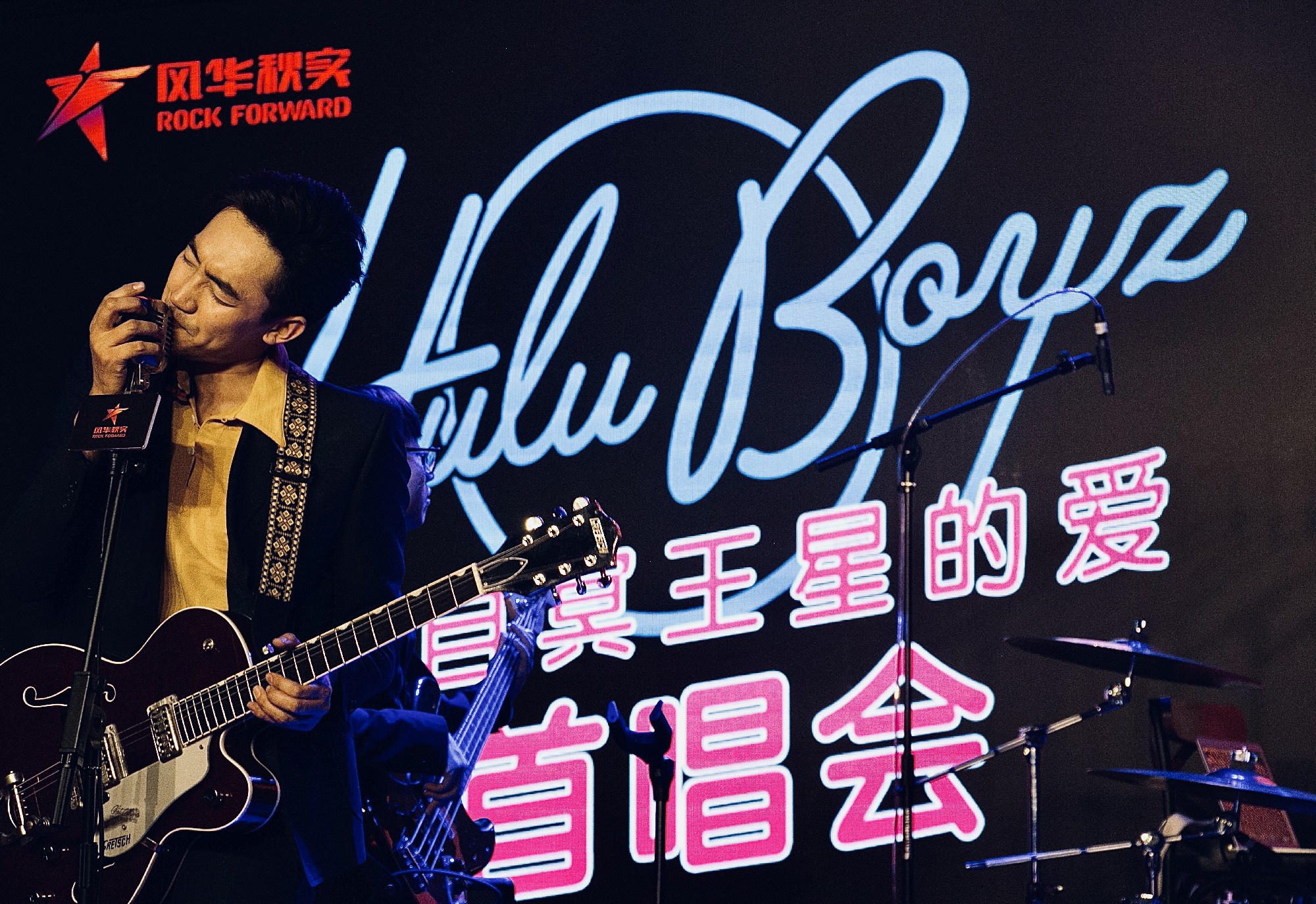 团韦伟现场连线 hulu boyz首唱会浪漫温暖|旅行团|hulu|乐队_新浪新闻