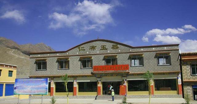 站距离西宁火车站2123公里,距离拉萨火车站151公里,距离尼木站48公里