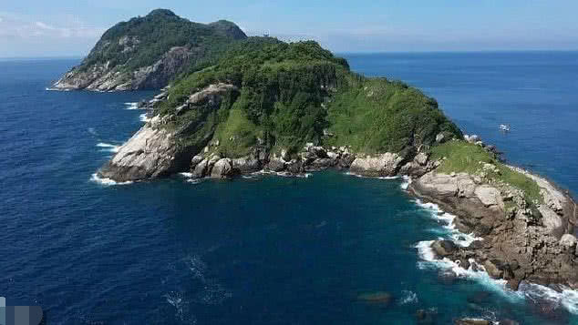 大凯马达岛又称蛇岛,位于巴西,距离巴西圣保罗州南部海岸35公里左右