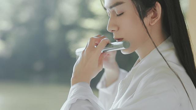 "陌上人如玉,公子世如双"