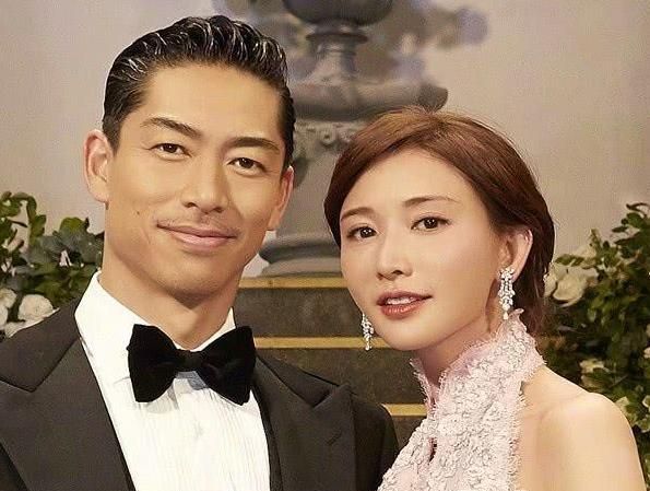 林志玲与老公合照,看起来的确很恩爱!