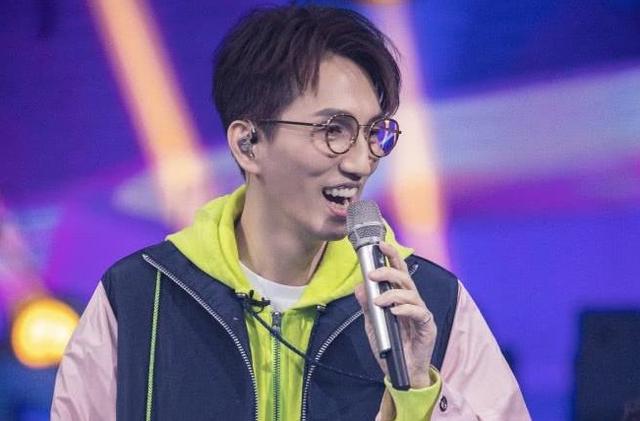 谢娜把嗨唱转起来变百变大咖秀模仿赵薇赵丽颖惟妙惟肖