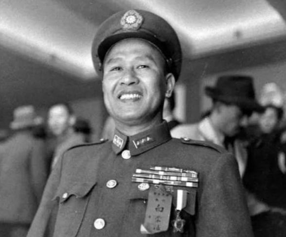 长大后,马佩璋自然而然的成为了有名的美人,到了婚嫁的年龄,前来马家