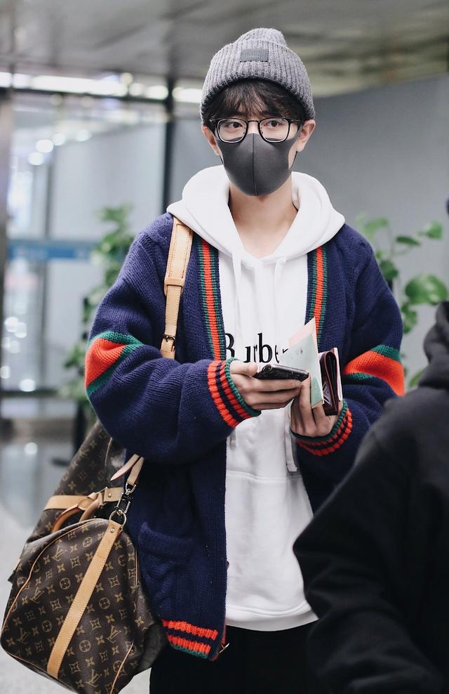 穿搭教科书肖战27套秋冬卫衣男神造型套套时髦又帅气