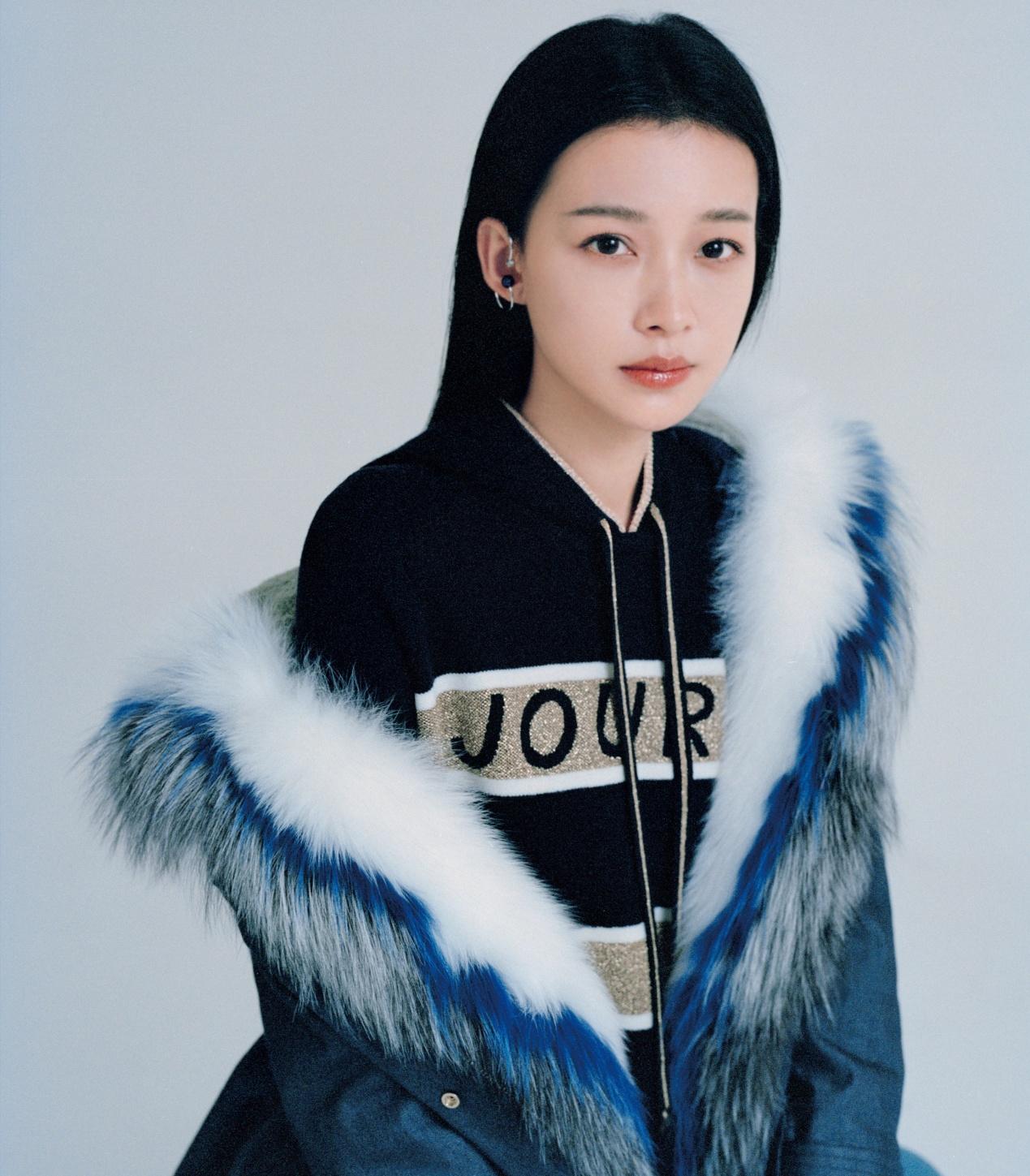 孙怡解锁新造型,甜酷时尚大气的盐系少女系穿搭,筷子腿依旧抢镜