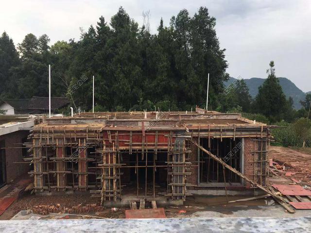 楼面梁板模板安装,双层双向绑扎楼板钢筋,在浇筑混凝土时需注意,柱,墙