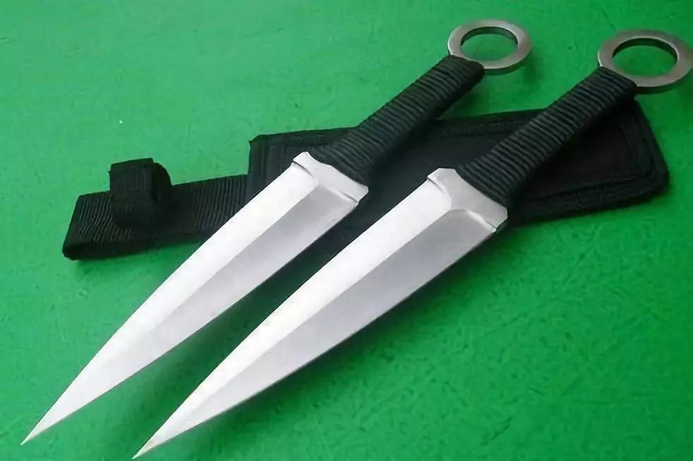 飞刀是冷兵器中最考验动作的,没有两把刷子,很难玩的起来