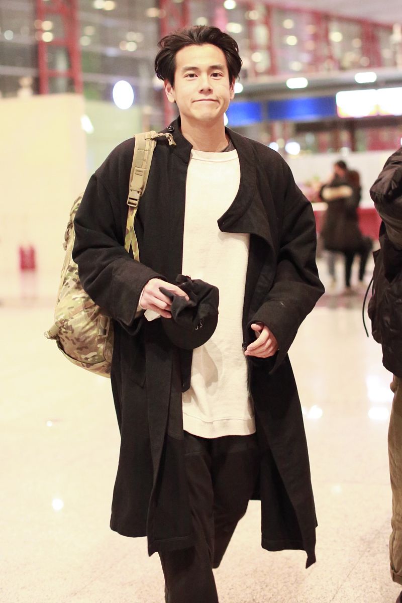 男人穿风衣太显老?学37岁彭于晏这样穿,一如清新俊逸美少年