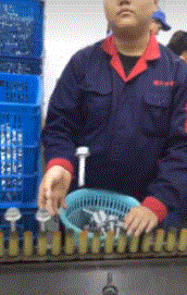 流水线小胖走红网络闭着眼睛就能把活干了被封流水线小王子