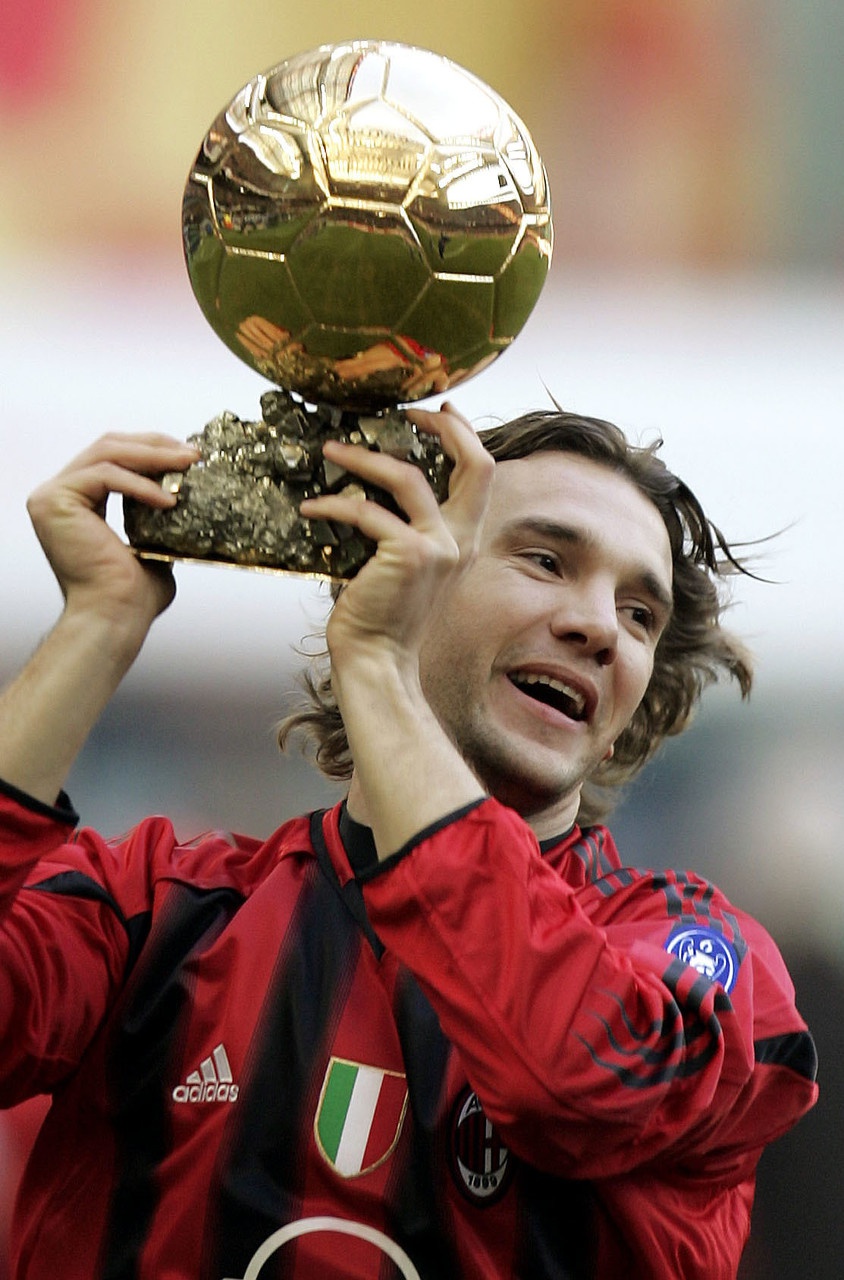 历史上的今天:"核弹头"舍瓦荣获2004年金球奖